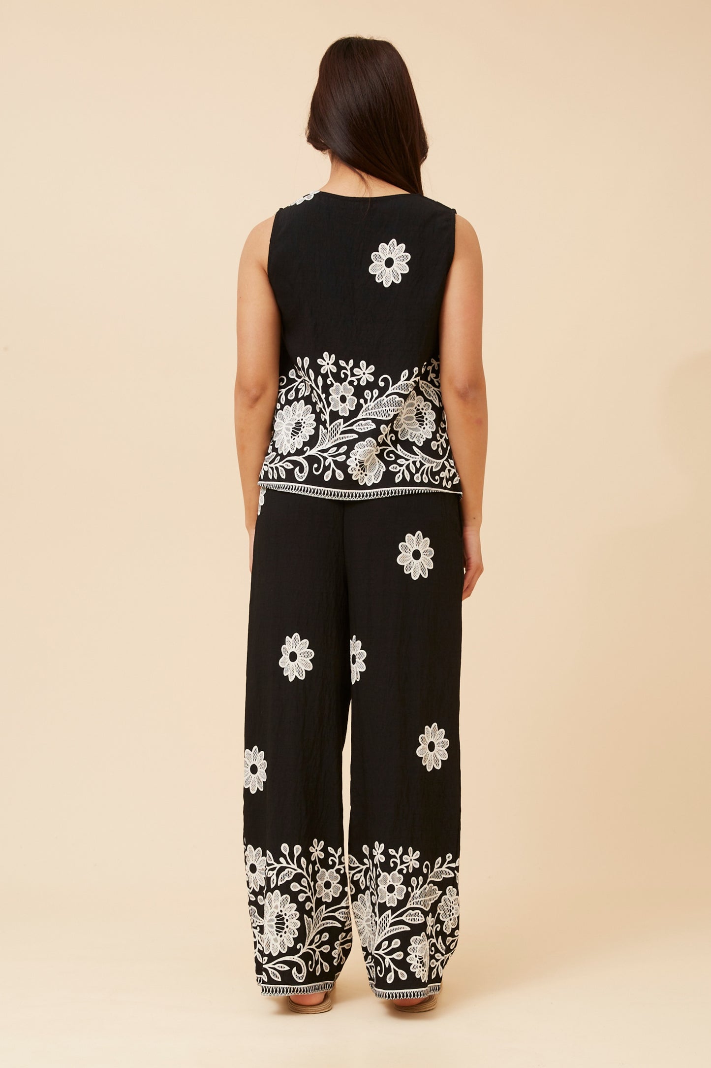 Sleeveless Monochrome Floral Top-Pants Set